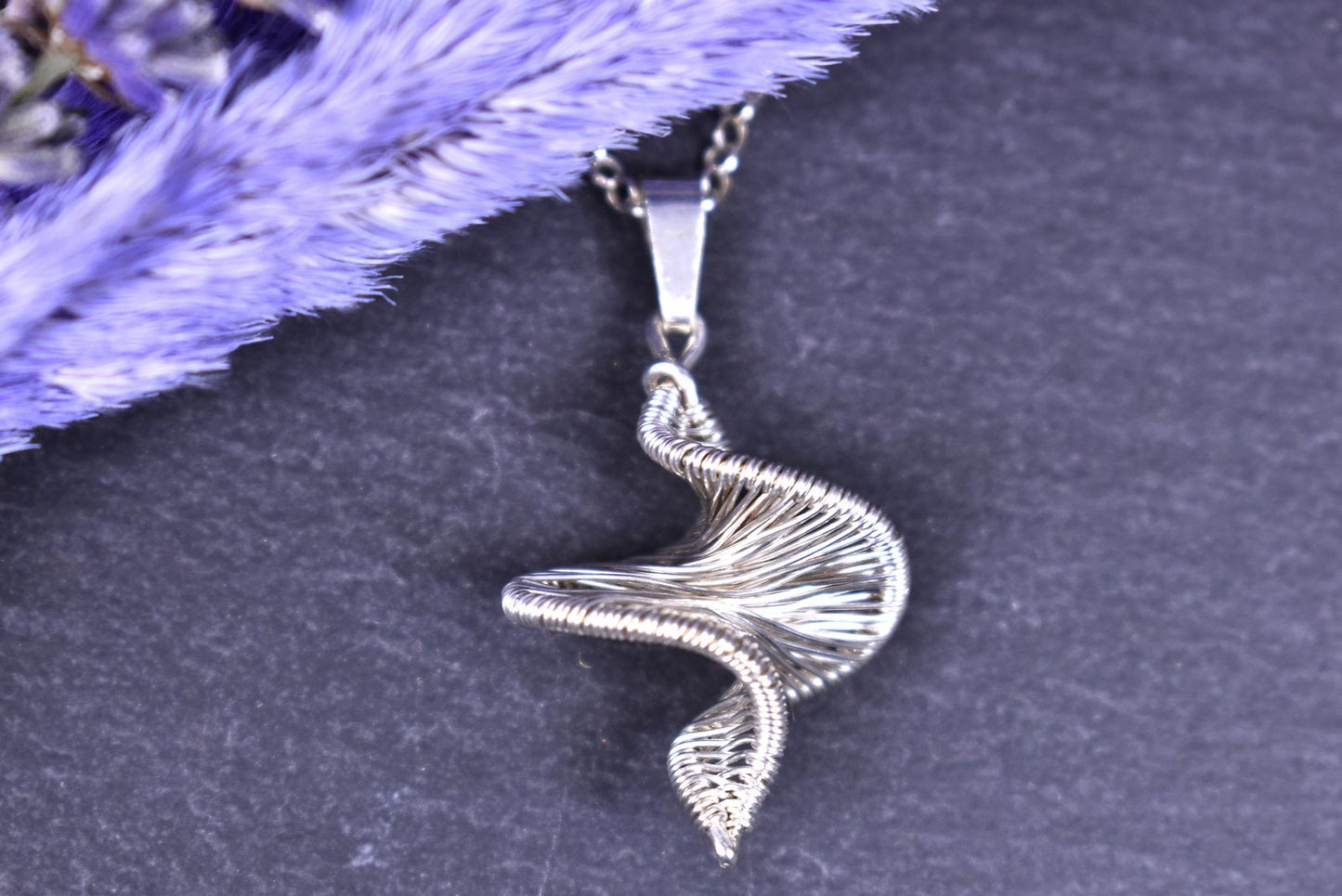 Pendentif torsadé, chaine réglable en argent massif