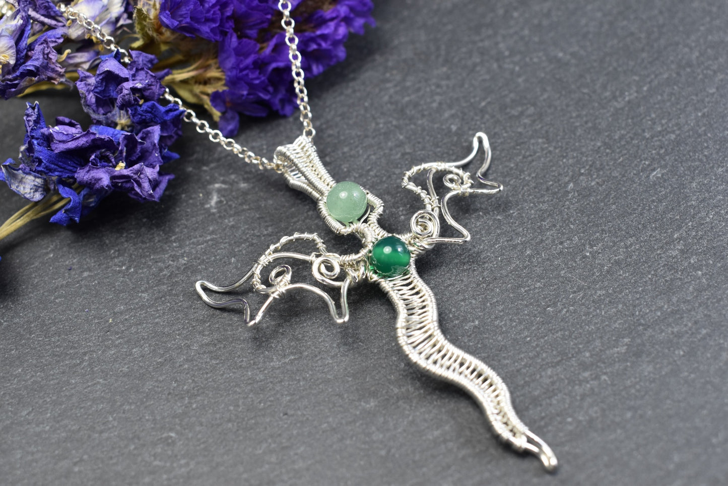 Pendentif Dragon perle aventurine et agate vertes, tissé en argent massif