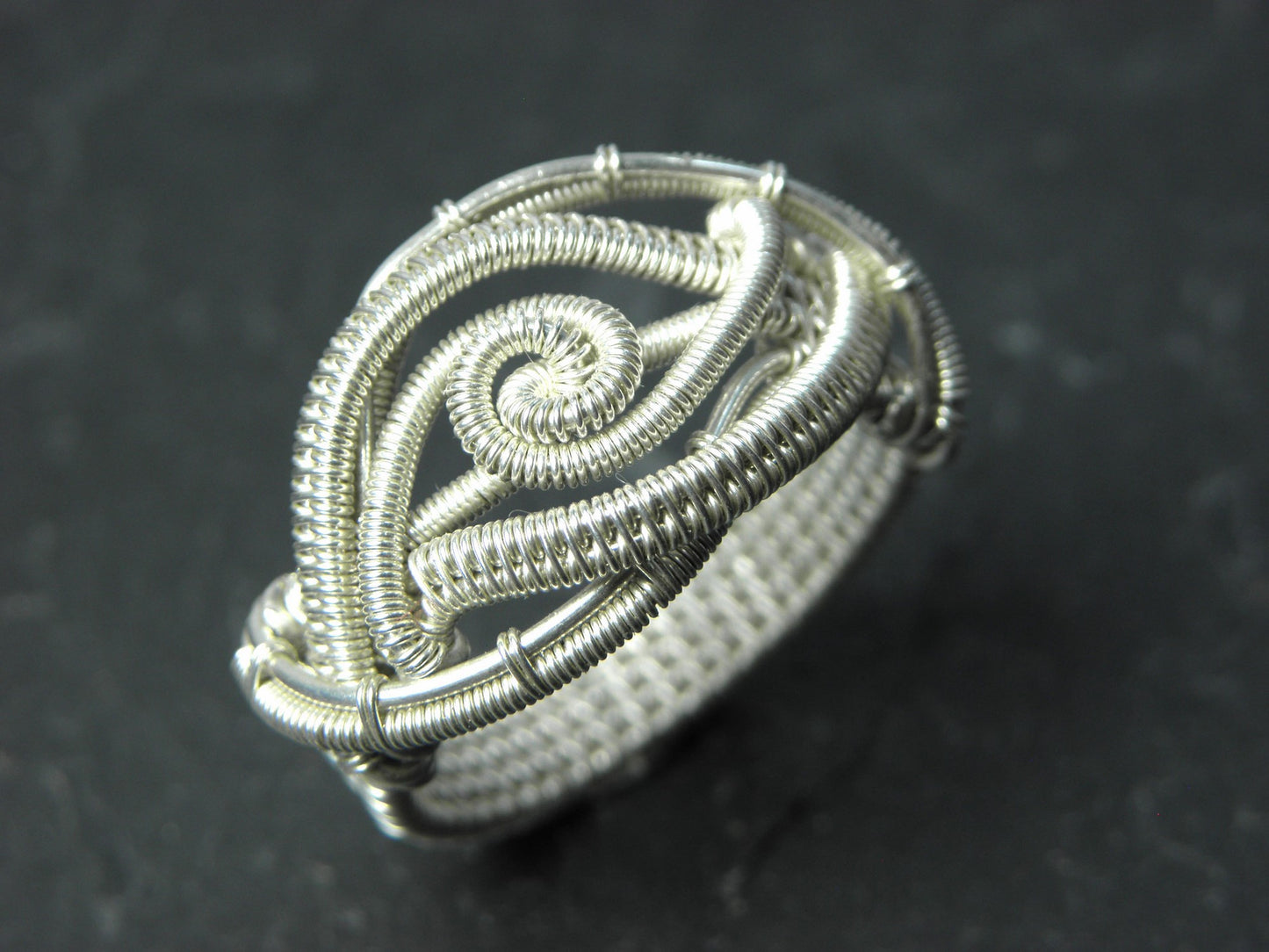 Bague Aghaistin en tissage d'argent massif pour femme