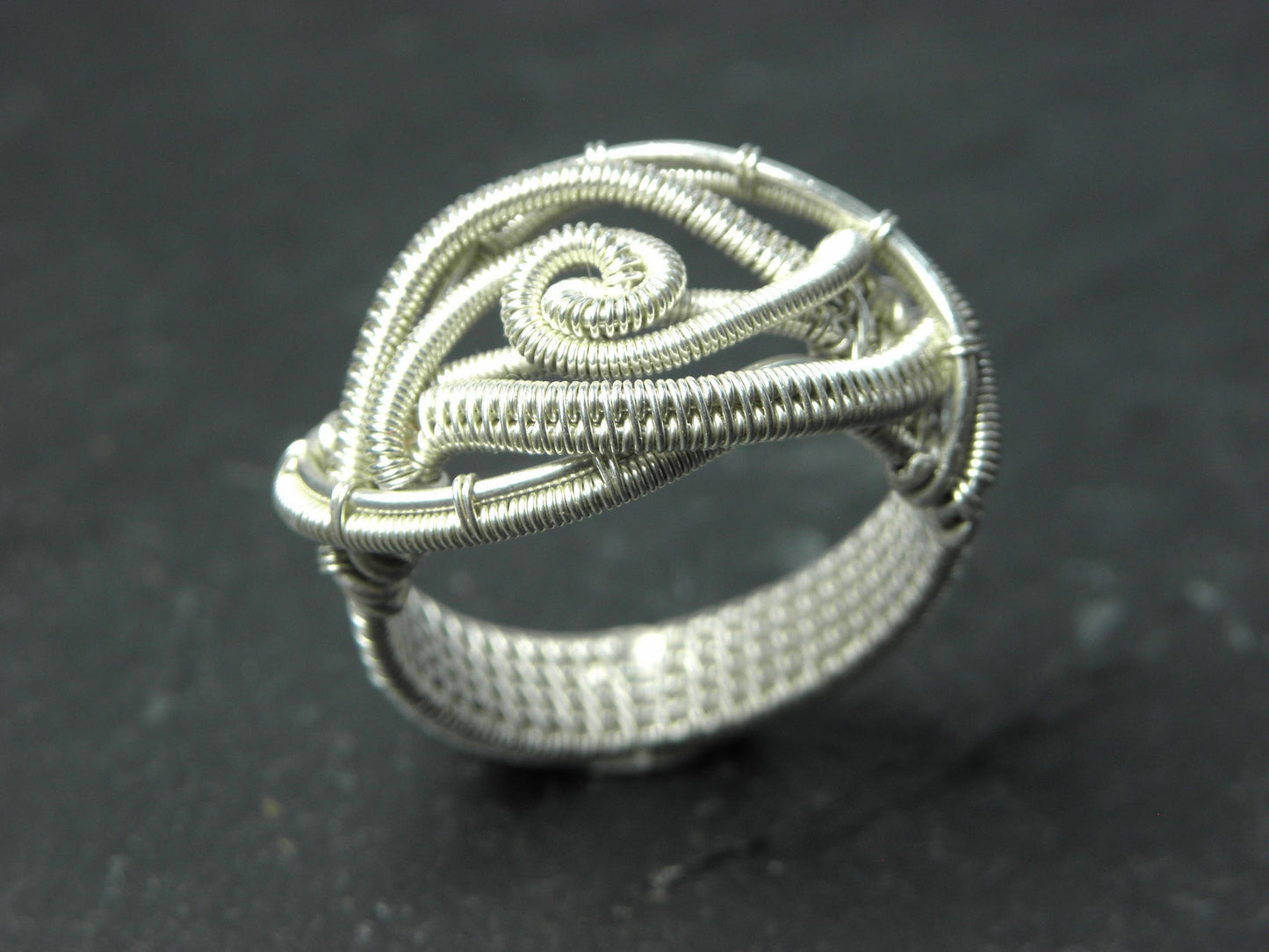 Bague Aghaistin en tissage d'argent massif pour femme