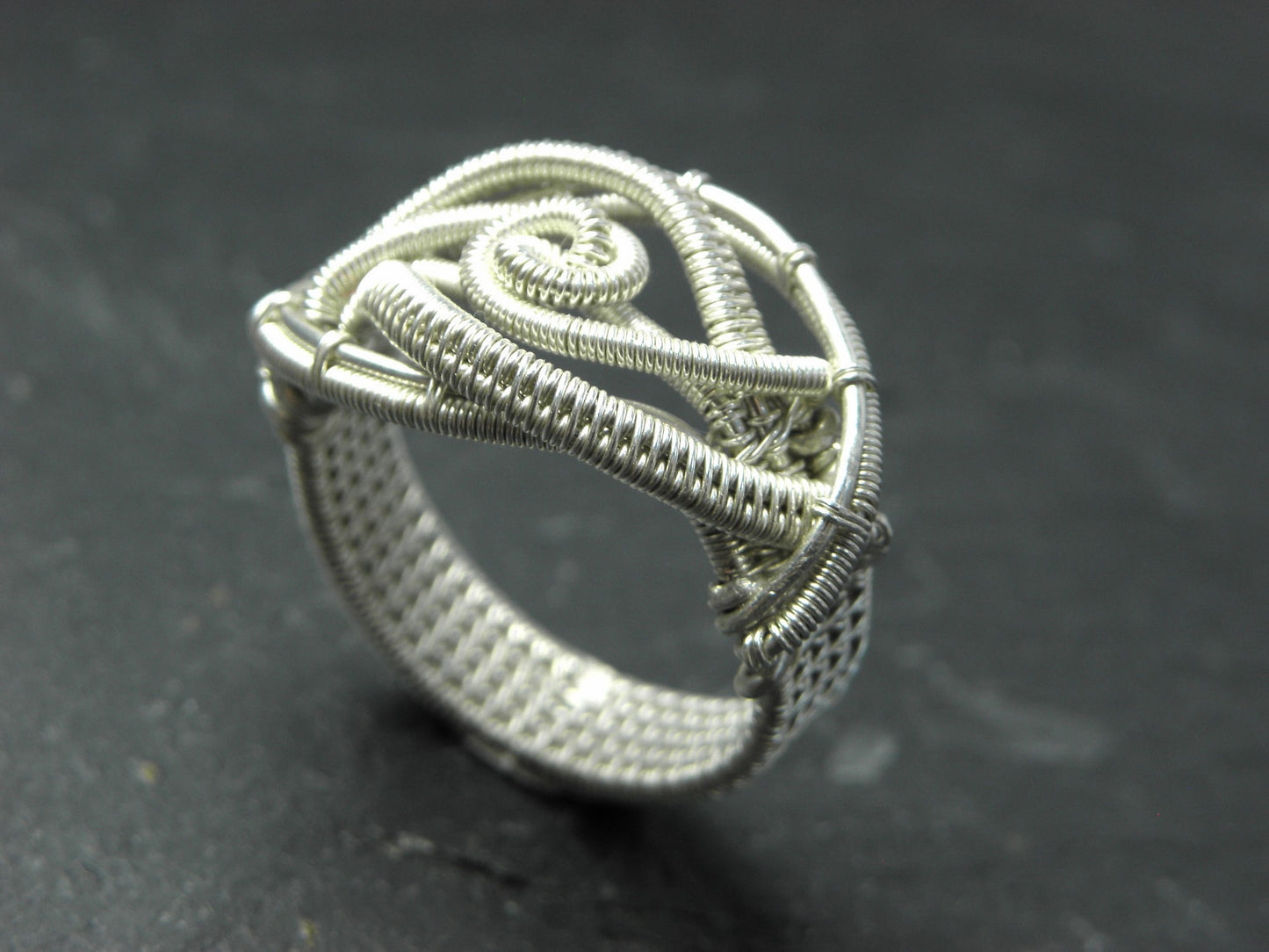 Bague Aghaistin en tissage d'argent massif pour femme