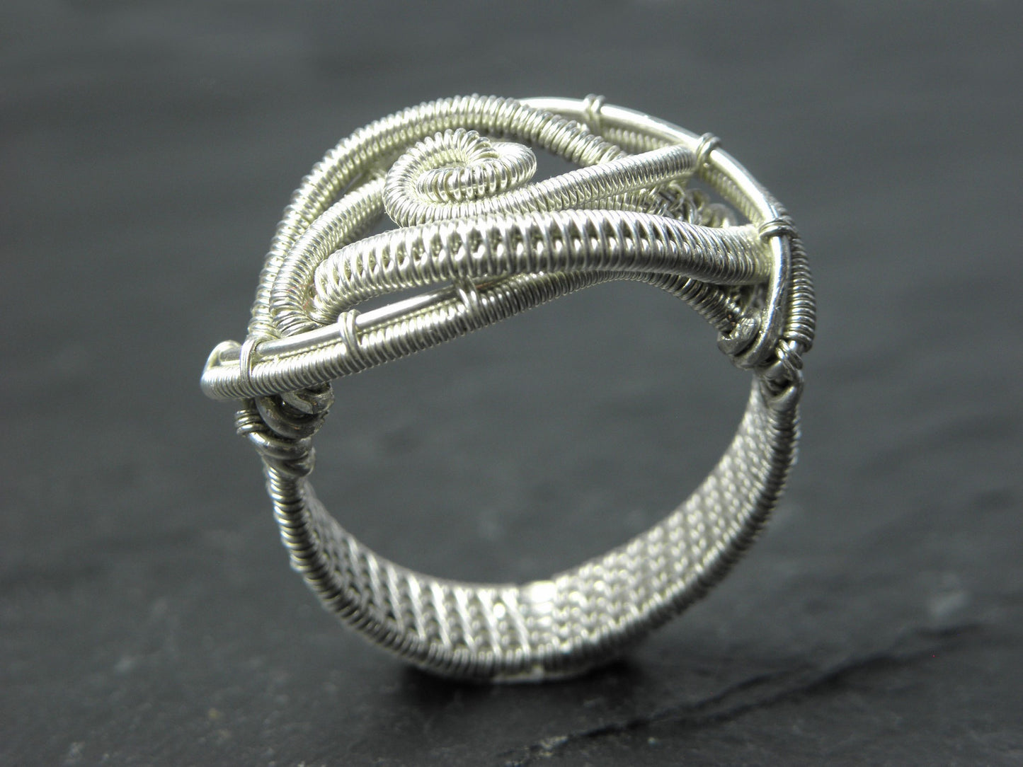 Bague Aghaistin en tissage d'argent massif pour femme