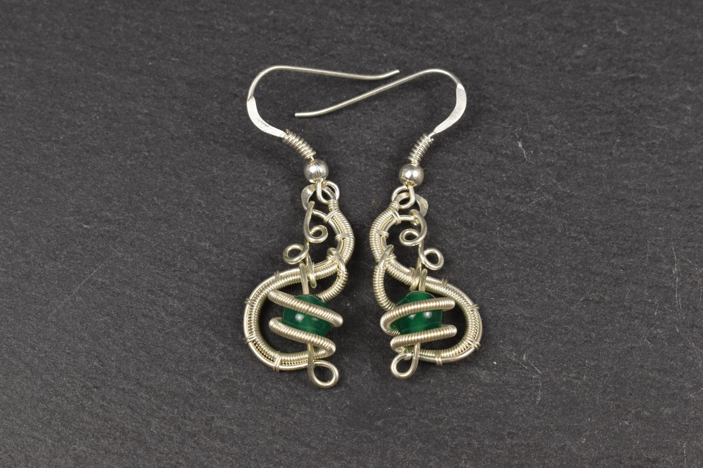 Boucles d'oreilles tissées en argent massif et Pierre Agate verte