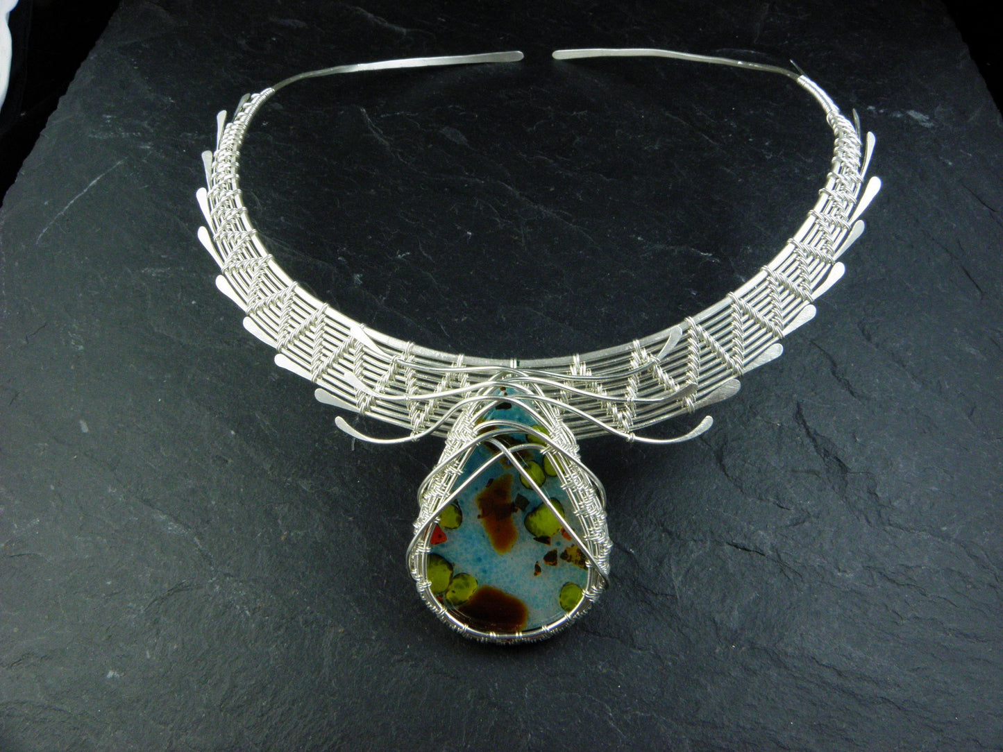 Collier Plastron en Argent Massif tissé main cabochon verre fusionné