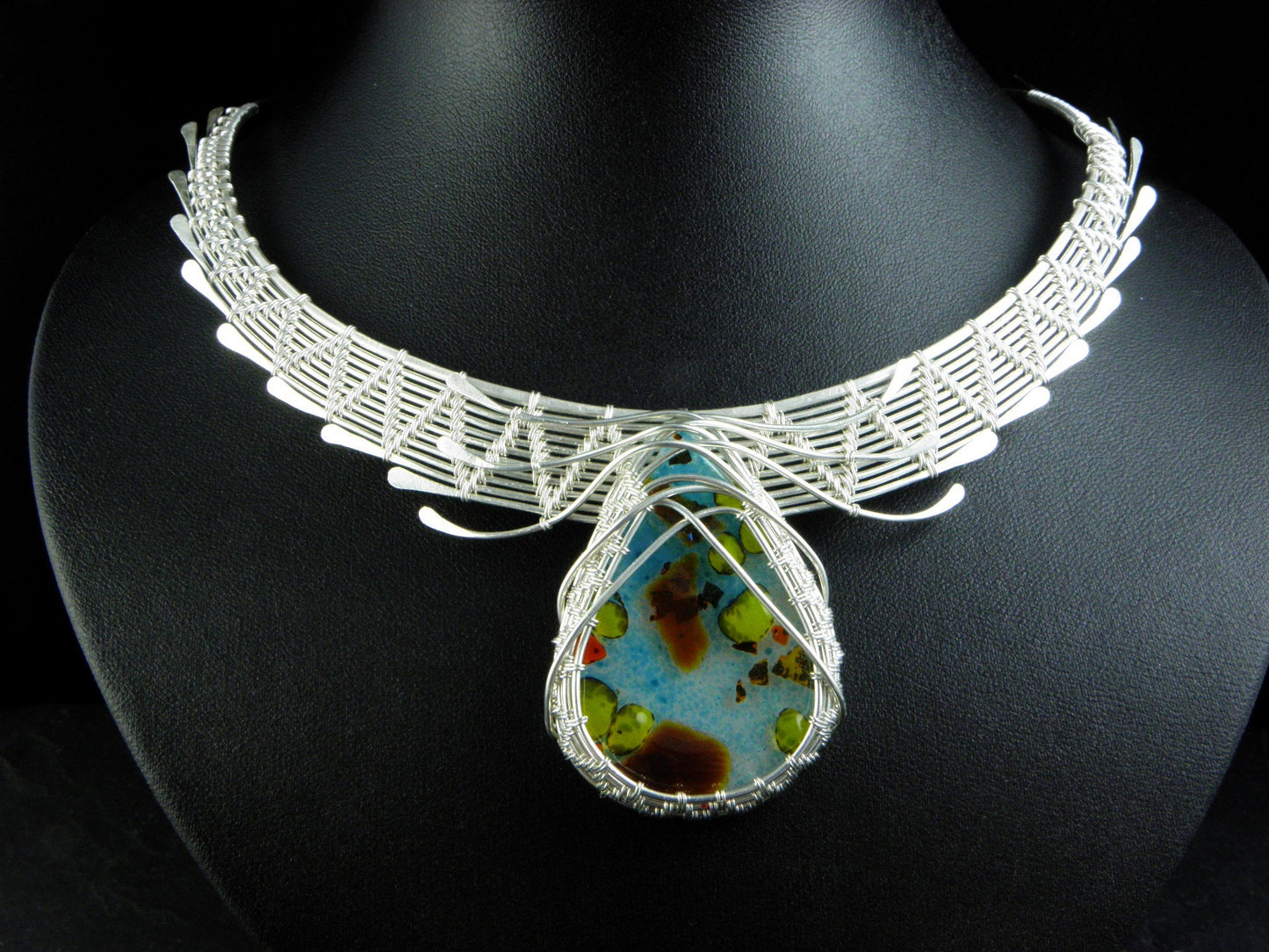 Collier Plastron en Argent Massif tissé main cabochon verre fusionné