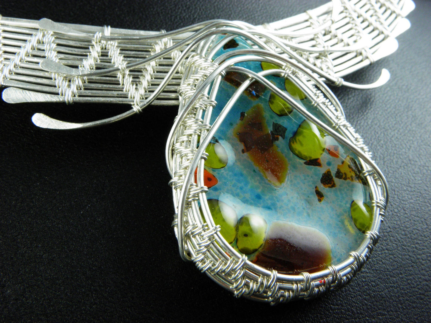 Collier Plastron en Argent Massif tissé main cabochon verre fusionné