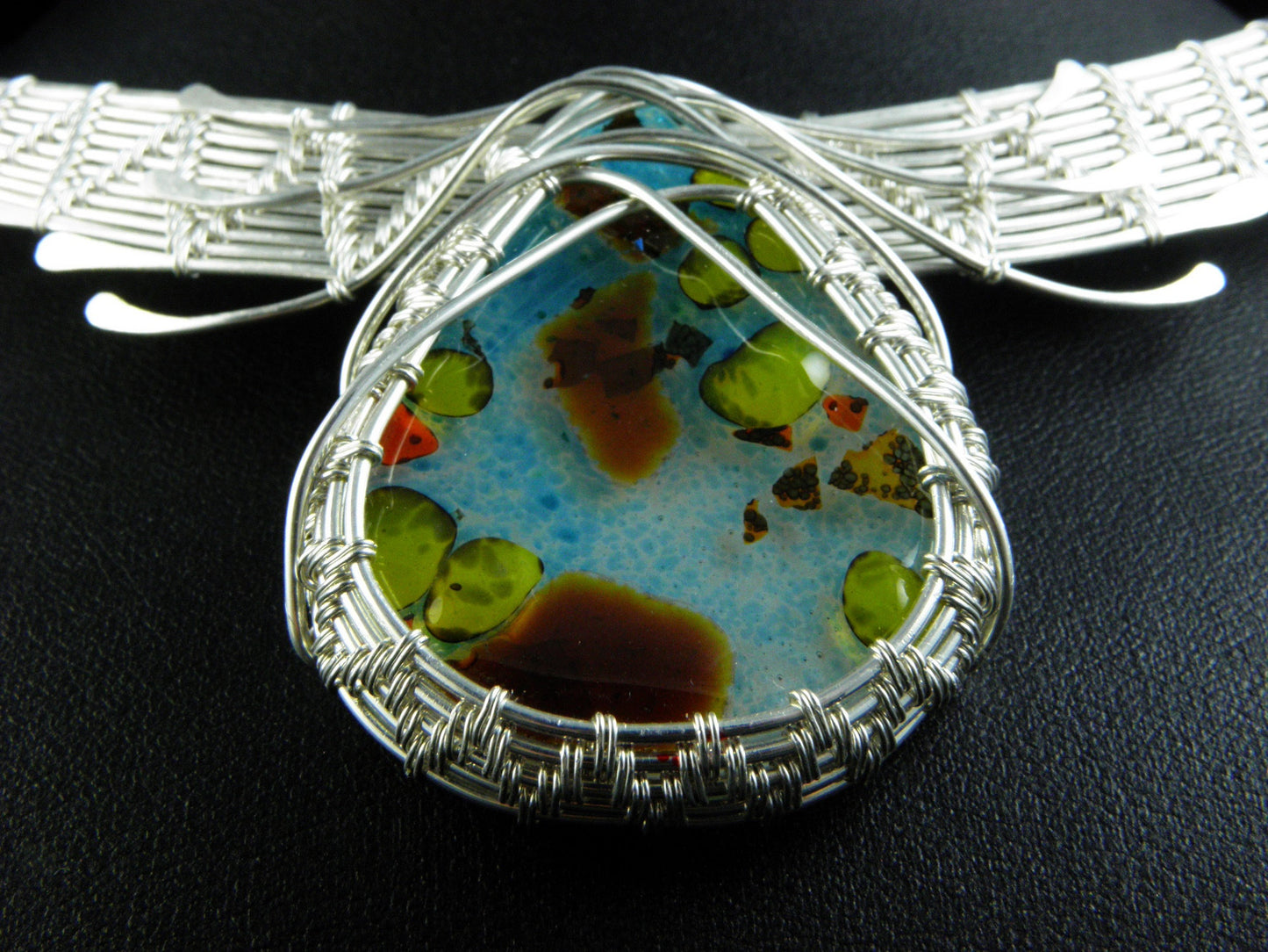 Collier Plastron en Argent Massif tissé main cabochon verre fusionné