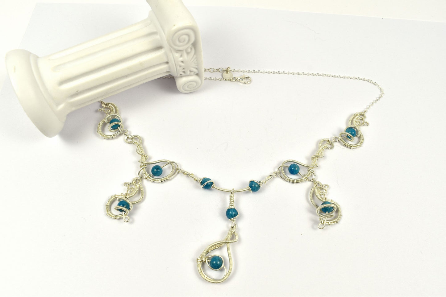 Collier tissé en argent massif et Pierre Apatite