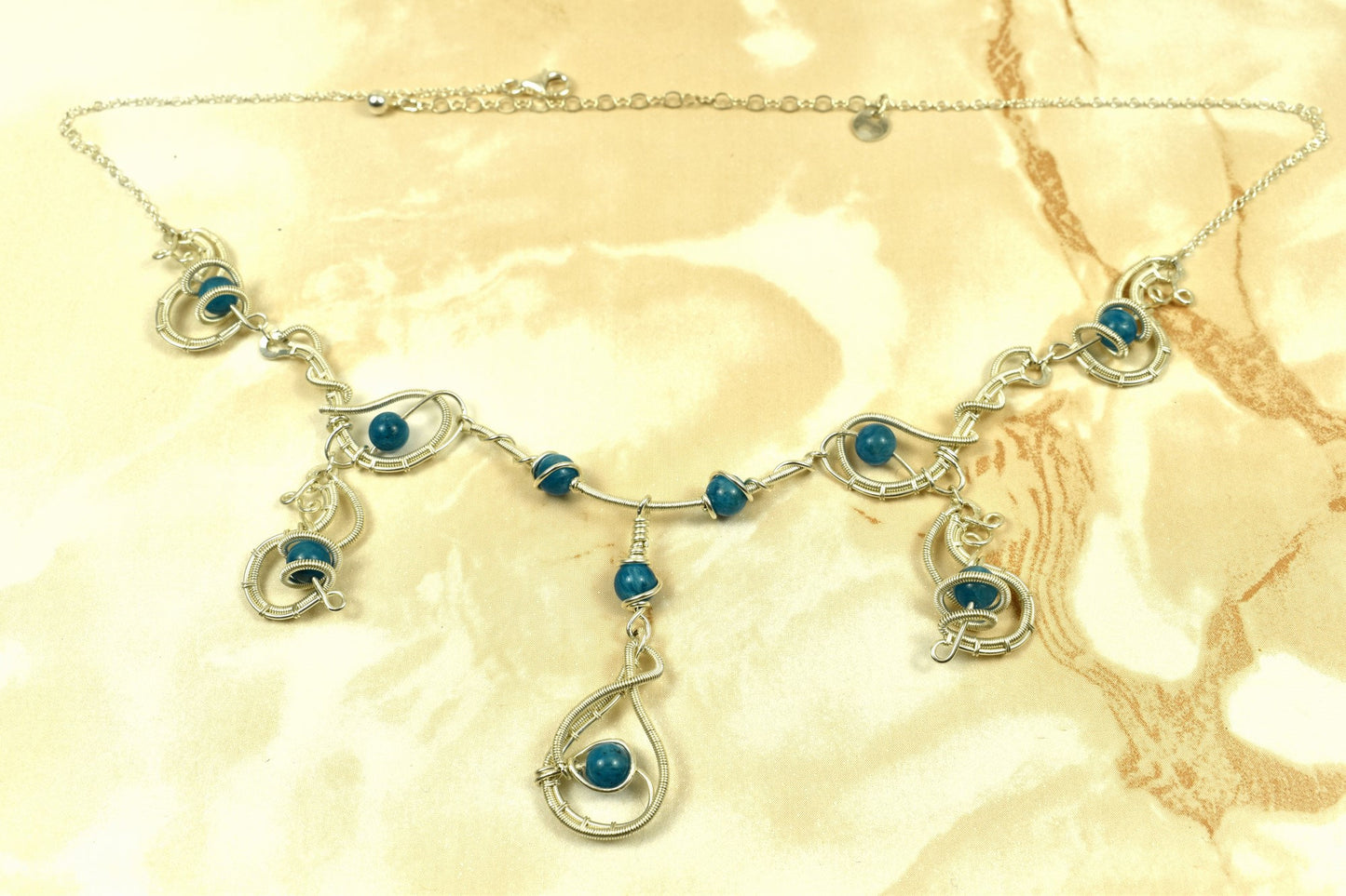 Collier tissé en argent massif et Pierre Apatite