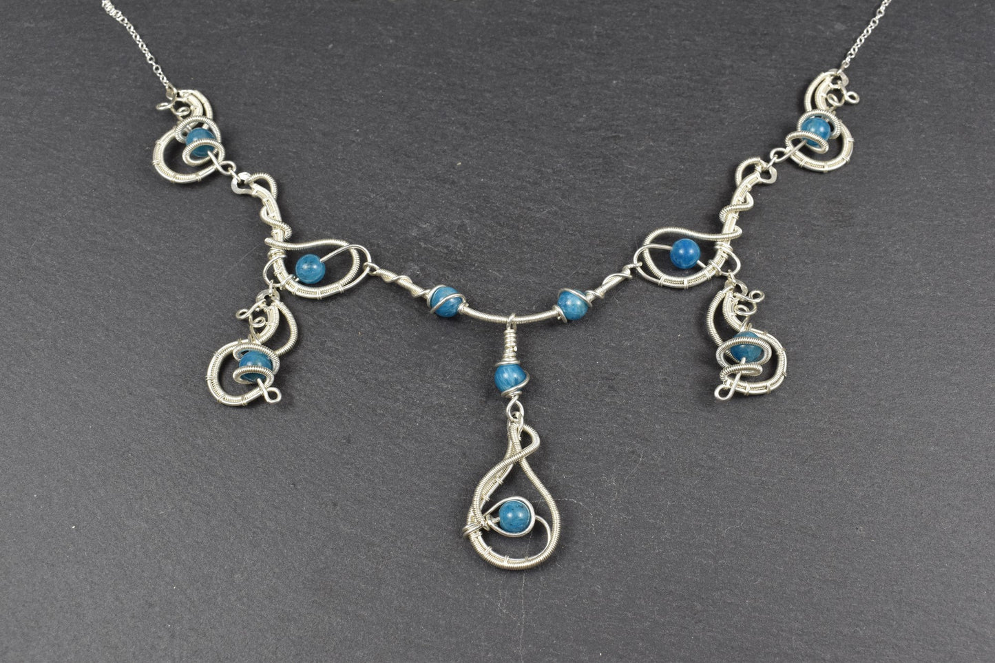 Collier tissé en argent massif et Pierre Apatite