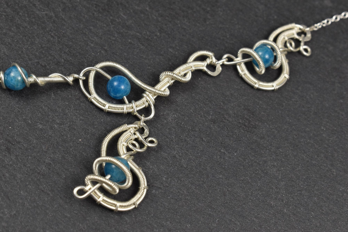 Collier tissé en argent massif et Pierre Apatite