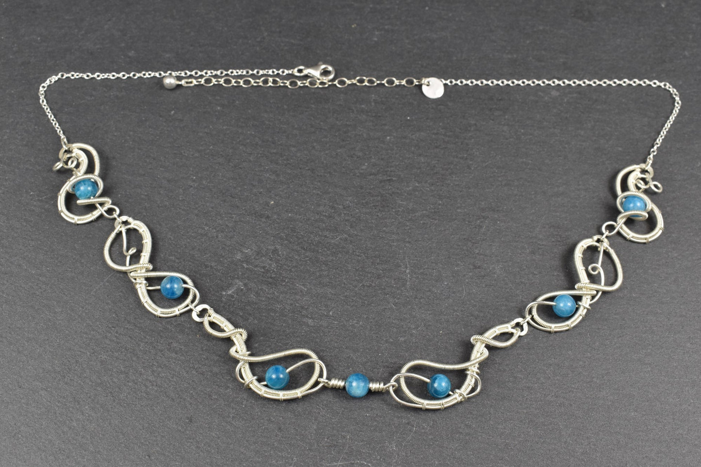 Collier tissé en argent massif et Pierre Apatite