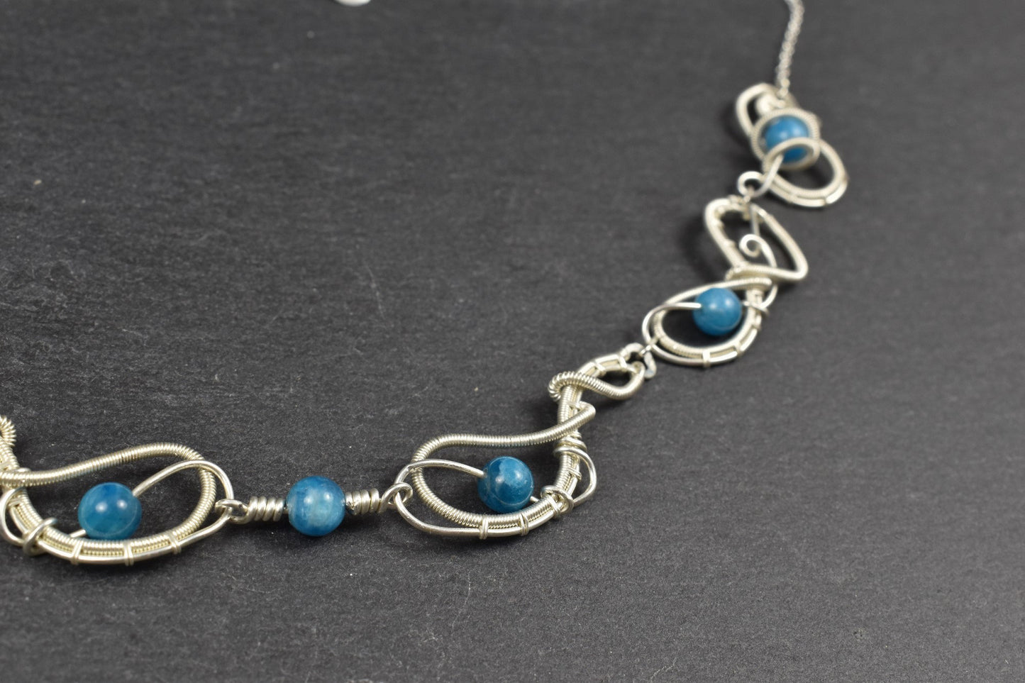 Collier tissé en argent massif et Pierre Apatite