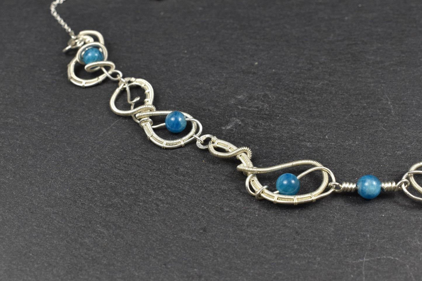 Collier tissé en argent massif et Pierre Apatite