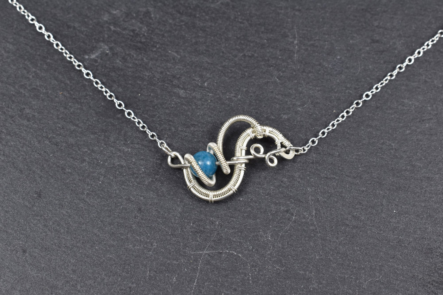 Collier tissé en argent massif et Pierre Apatite