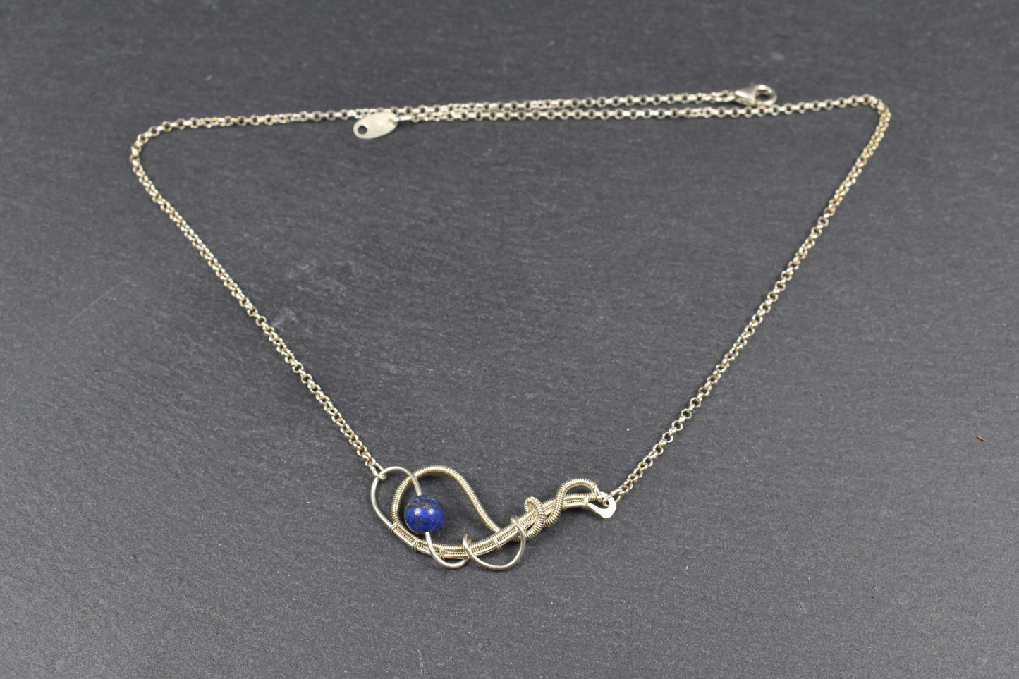 Collier tissé en argent massif et Pierre Lapis Lazuli