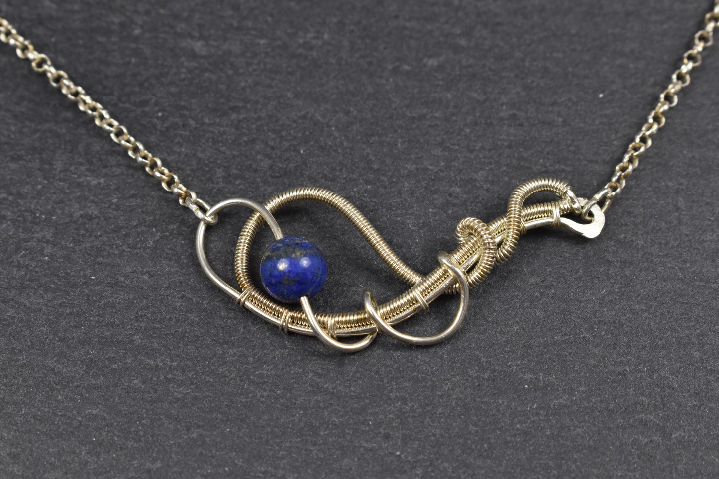 Collier tissé en argent massif et Pierre Lapis Lazuli