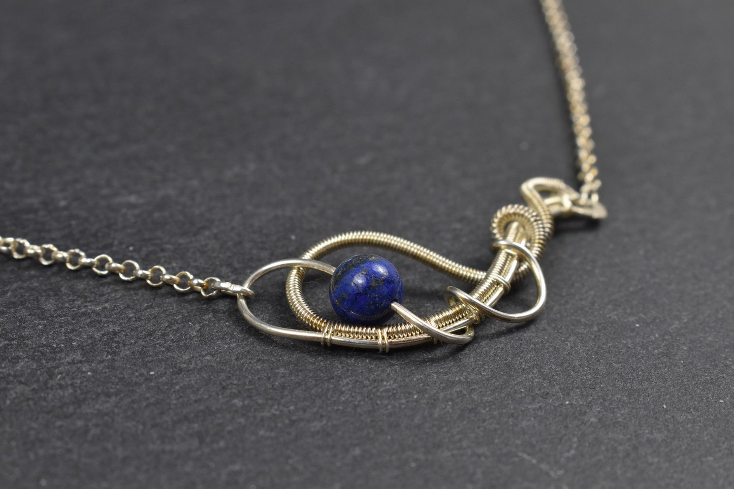 Collier tissé en argent massif et Pierre Lapis Lazuli