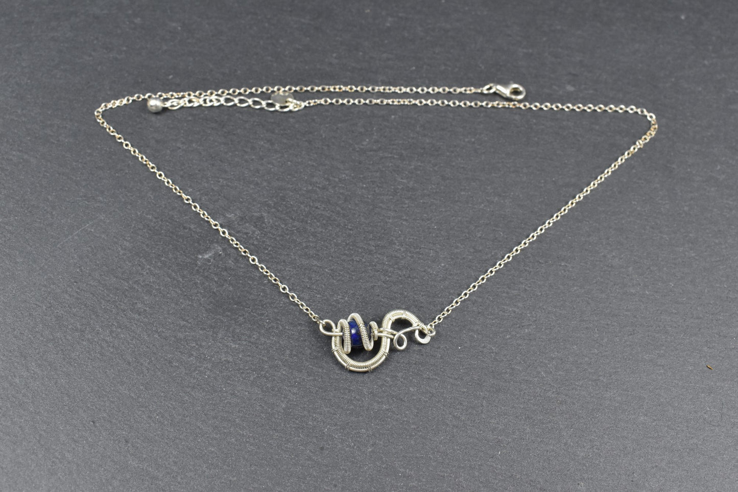 Collier tissé en argent massif et Pierre Lapis Lazuli