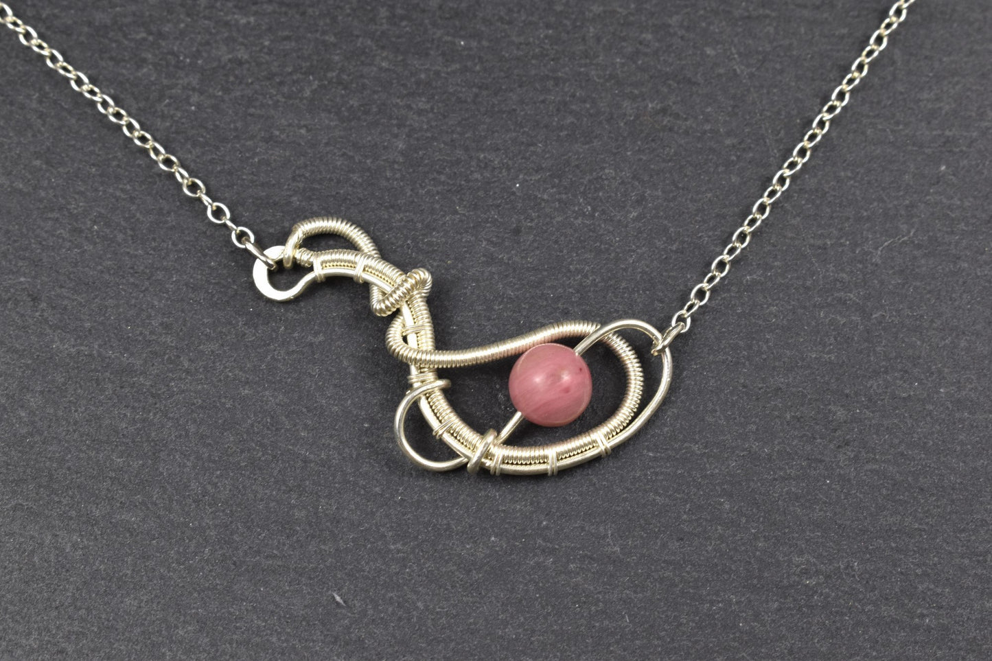 Collier tissé en argent massif et Pierre Rhodonite