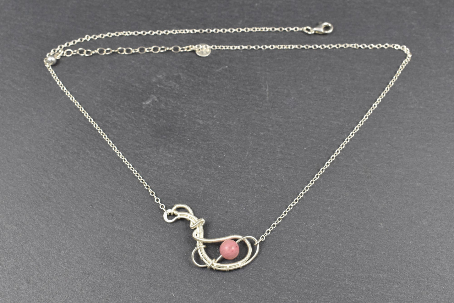 Collier tissé en argent massif et Pierre Rhodonite