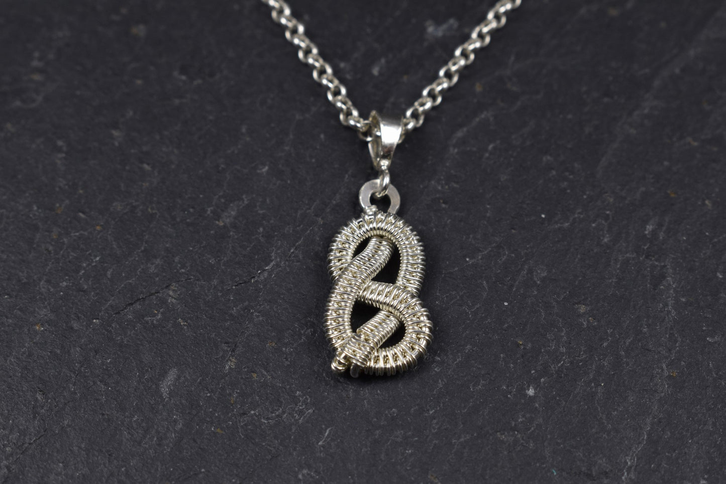 Pendentif noeud infini ou Lacs d'amour, tissé en Argent massif