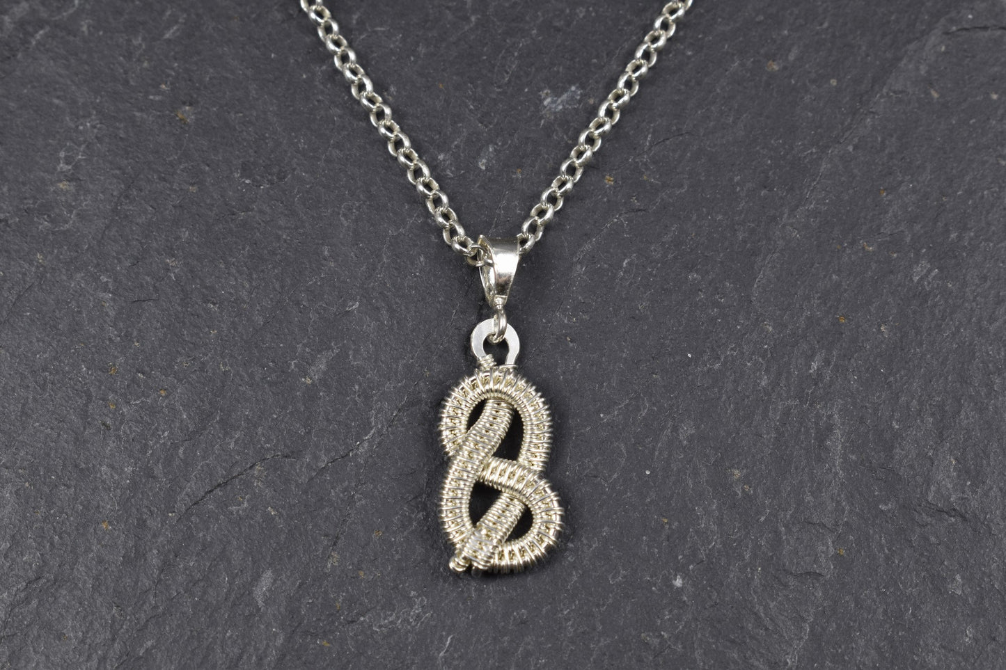 Pendentif noeud infini ou Lacs d'amour, tissé en Argent massif