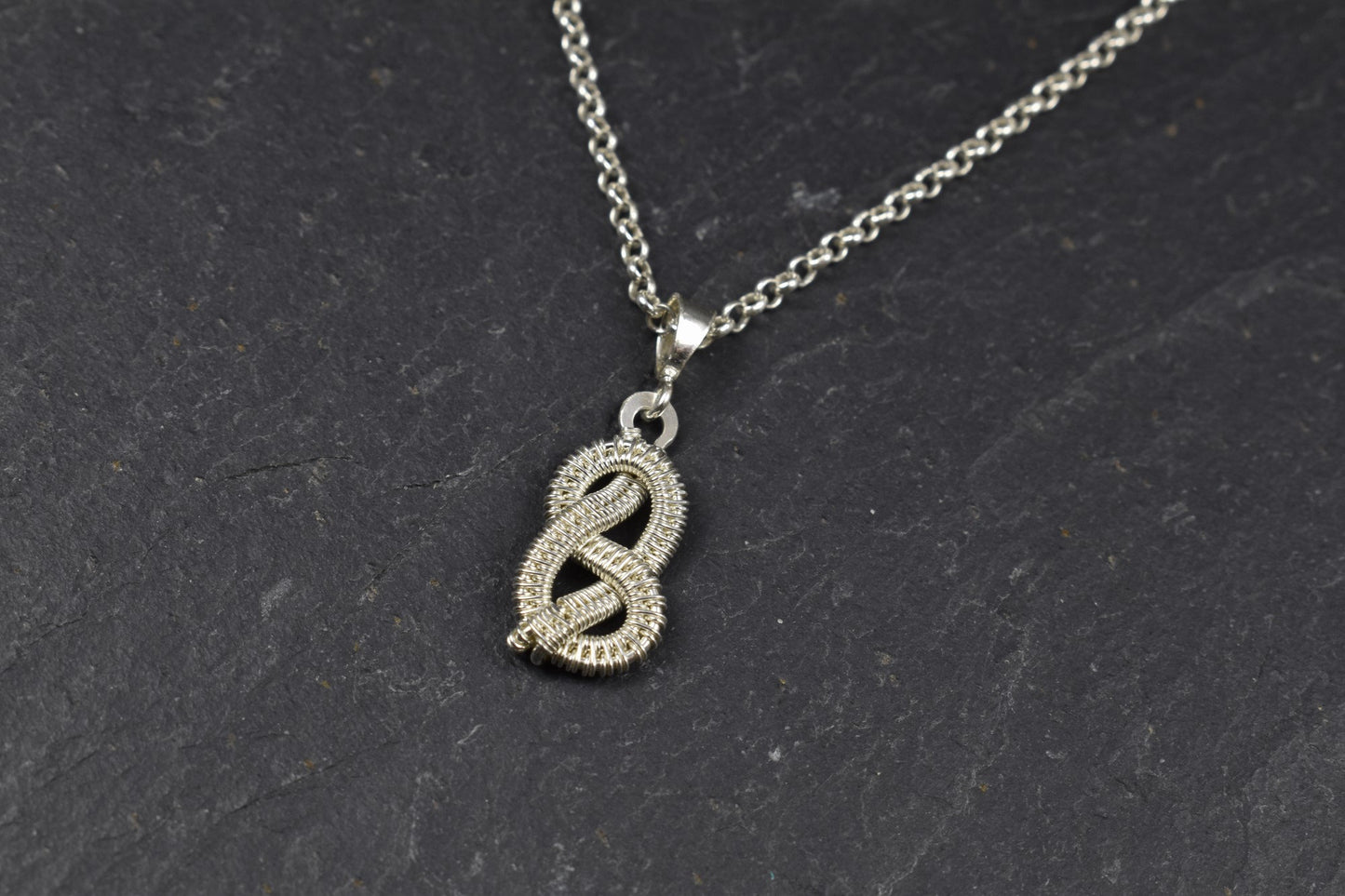 Pendentif noeud infini ou Lacs d'amour, tissé en Argent massif