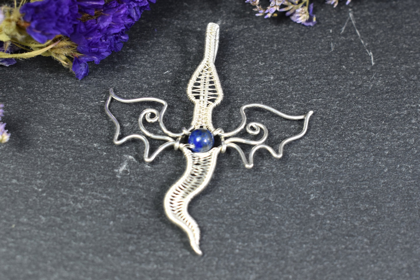 Pendentif Dragon perle Lapis Lazuli, tissé en argent massif